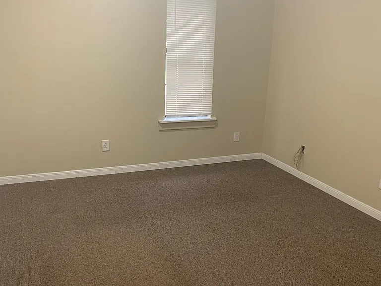 302 1/2 S Burleson St — Photo 4