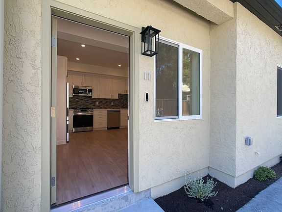 5th image of 1654 Union Ave #11