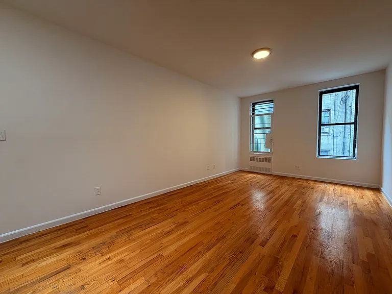1473 1st Ave #3D — Photo 2