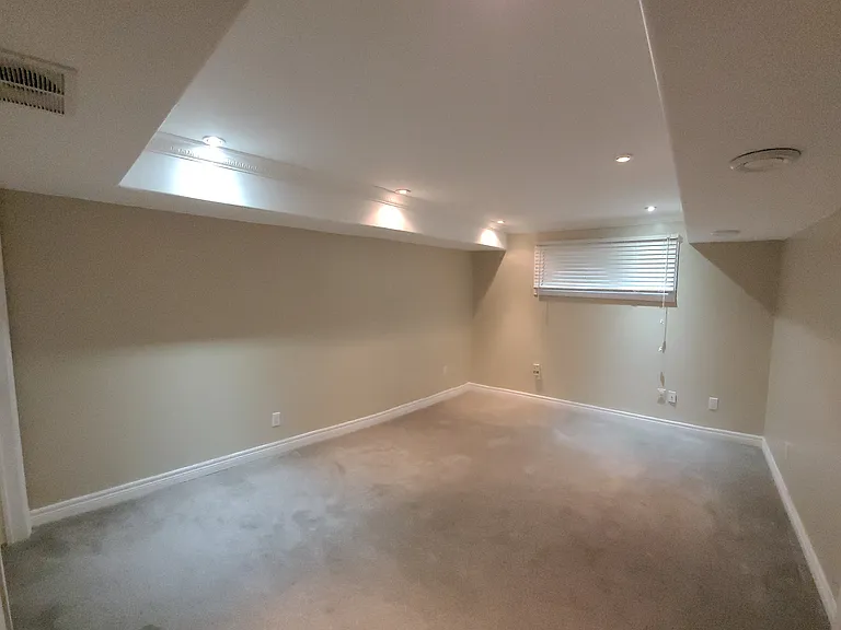 218 Longwood Dr — Photo 3