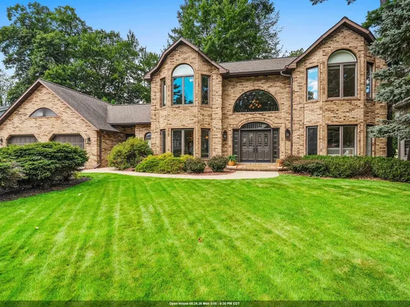 120 Garden Gate Ct, Green Bay, WI 54313
