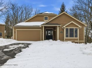 137 Laurel Ct, Tannersville, PA 18372