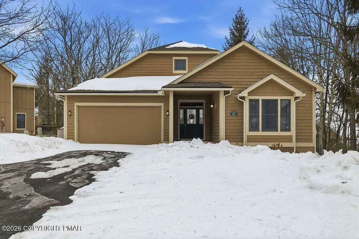 137 Laurel Ct photo 1