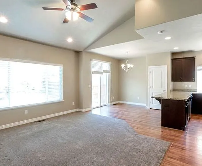 1848 W Woodview Dr — Photo 11