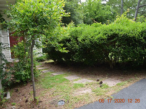 3rd image of 674 Woodridge Dr