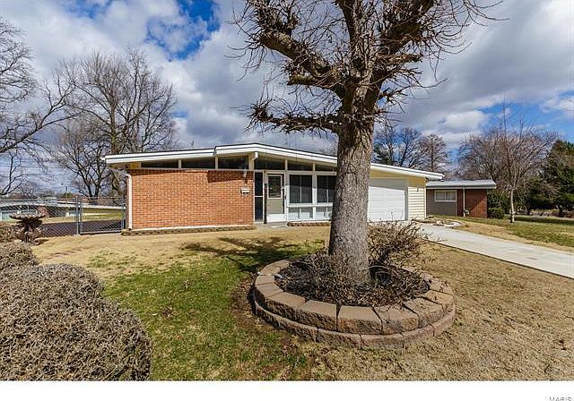 1st image of 6 Holly Ln