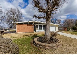 6 Holly Ln, Florissant, MO 63033