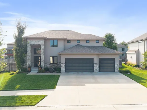 1714 S 207th St, Elkhorn, NE 68022
