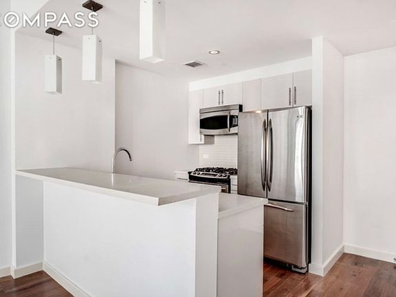 3rd image of 125 N 5th St APT 3C