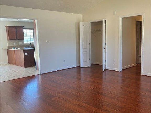 4th image of 161 Collinwood Dr