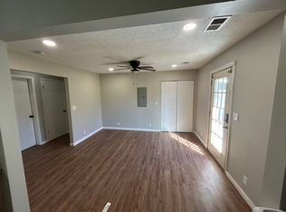 (Undisclosed Address), Lebanon, KY 40033