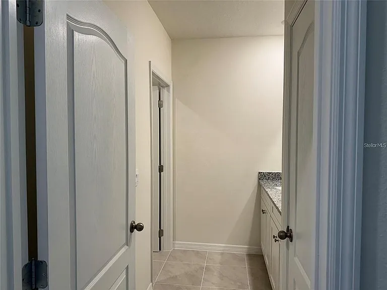 2572 Tulip Dr — Photo 5
