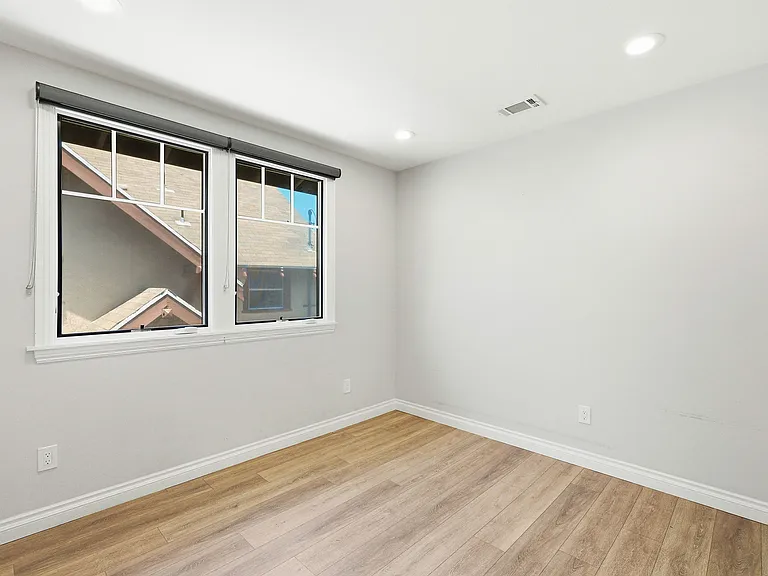 1822 S Harvard Blvd — Photo 17