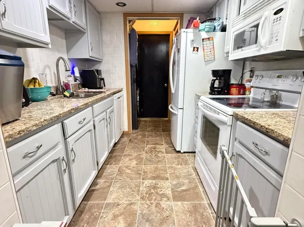 3720 Cherry St E #18, Grand Forks, ND 58201