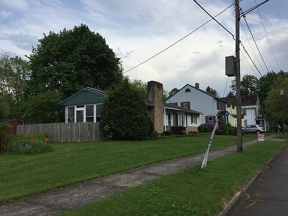 2nd image of 20 Banks St