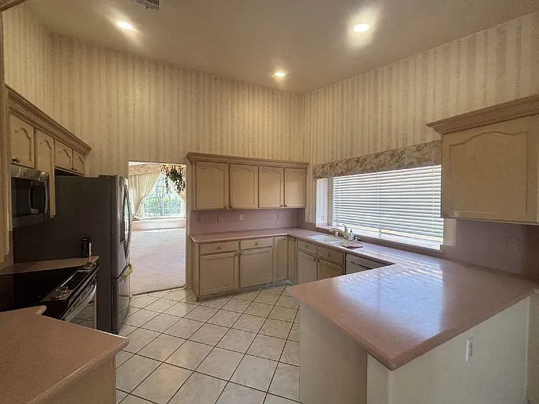 2424 Ocean Front Dr — Photo 6