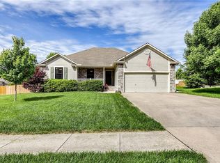 236 SW Ascot Cir, Lees Summit, MO 64082
