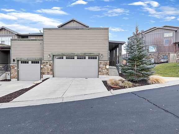4th image of 832 S Edgewater Ct #4