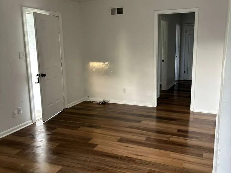 2919 Beatty St — Photo 4