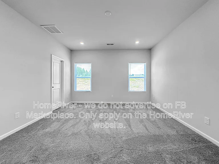 394 Chedworth Dr — Photo 10