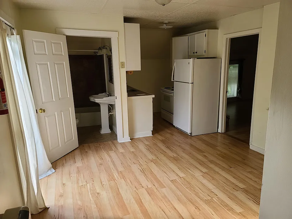 250 S Main St #5