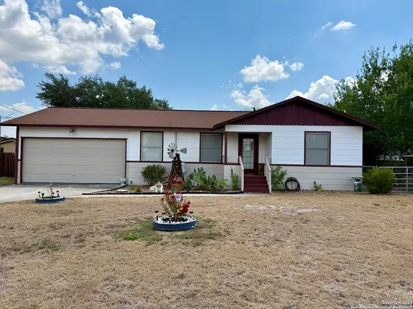 509 S Davidson, Karnes City, TX 78118