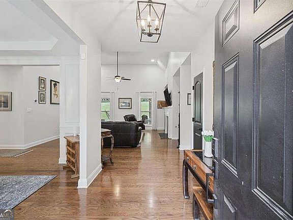 3rd image of 32 Meadow View Gln