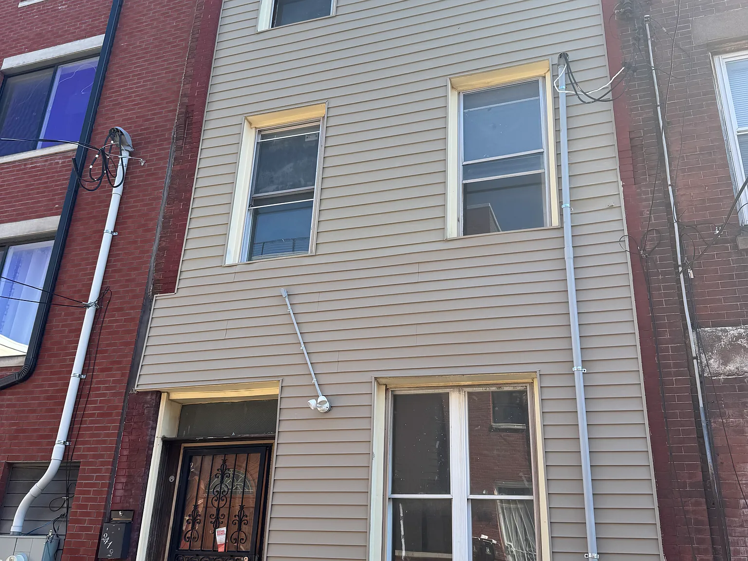 6 bed, 2300 sqft, $800 — Photo 1
