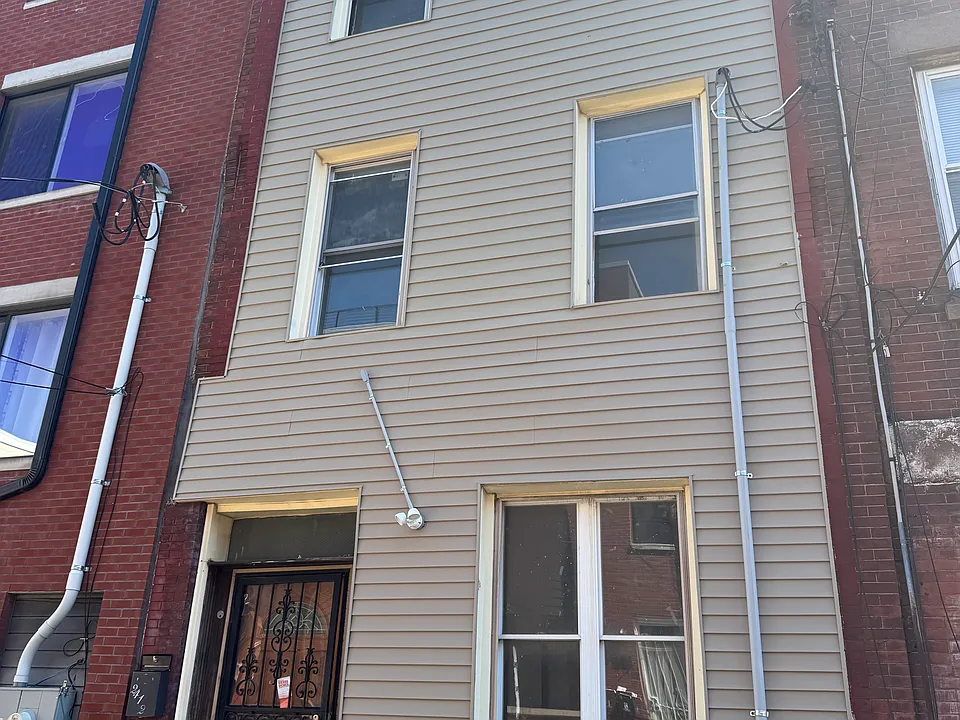 2412 Clifford St