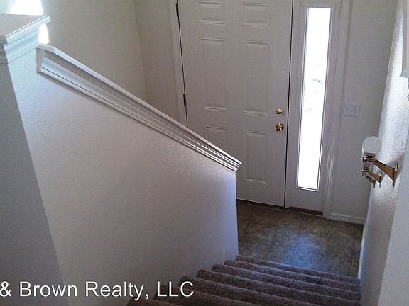 4th image of 1015 Greentree Rd