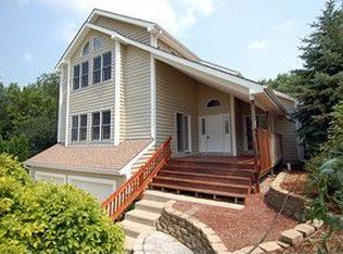 995 Northshore Dr, Wauconda, IL 60084