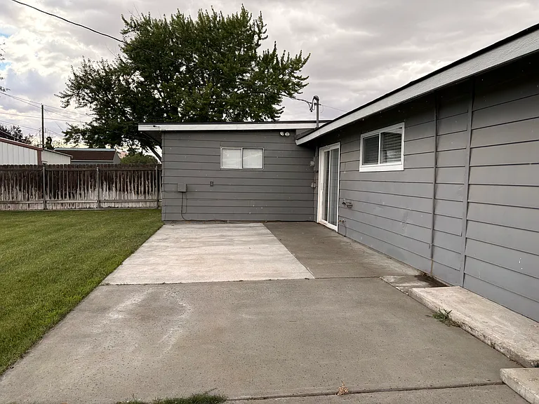 2109 Dallas St — Photo 5