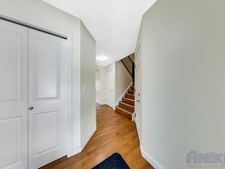 710 Gordon Rd — Photo 3