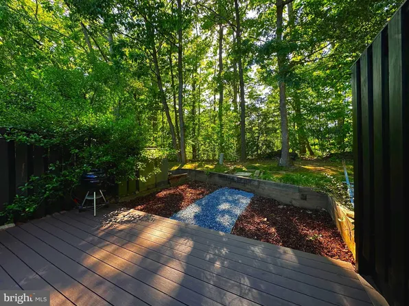 2150 Cartwright Pl, Reston, VA 20191