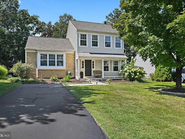 30 Bentley Dr, Sterling, VA 20165