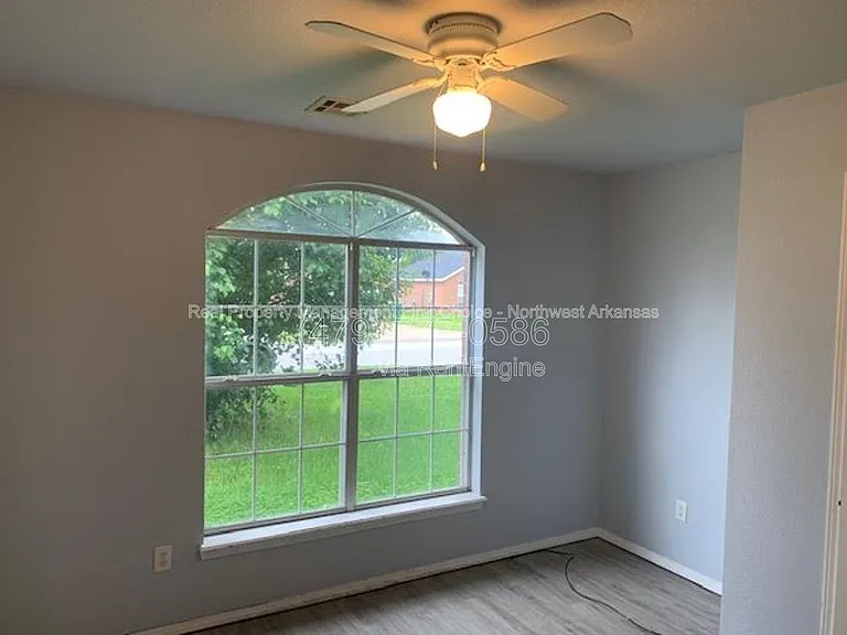 890 Sunflower St — Photo 12