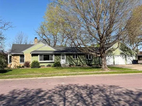 31 Lake Ave E, Minnesota Lake, MN 56068