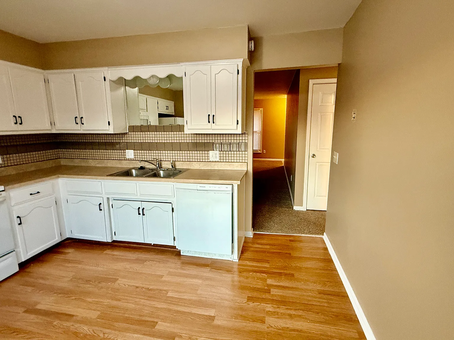 1424 Laurel St — Photo 4