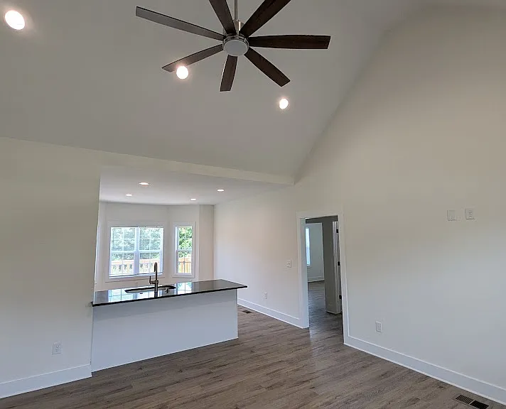 121 Coley Ct — Photo 2