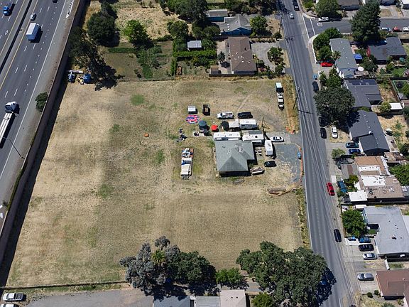 4th image of 2180 Corby Avenue