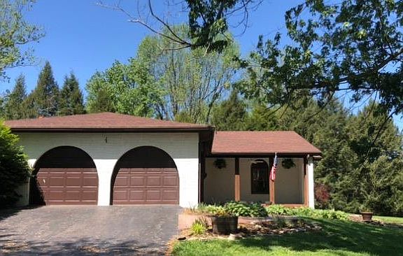 2nd image of 830 Spears Ln