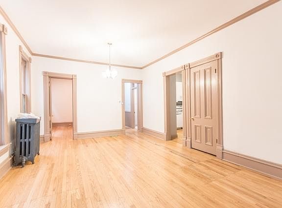 2nd image of 819 W Altgeld St APT 1
