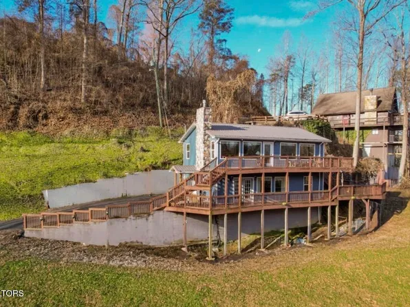 230 Silverbell Ln, Gatlinburg, TN 37738