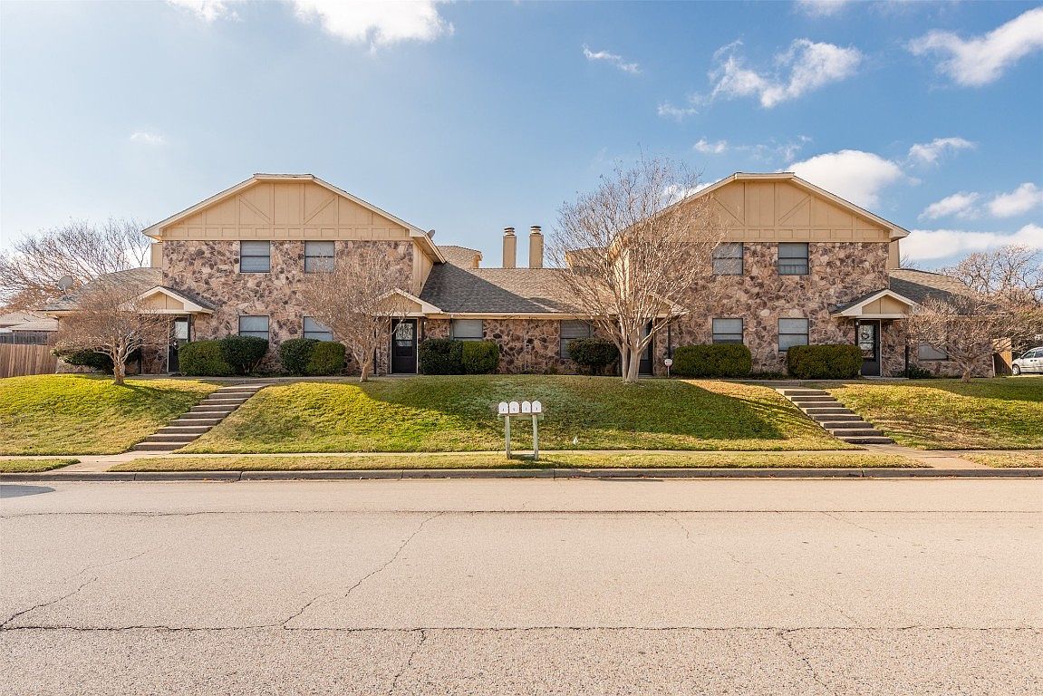 2721 Hurstview Dr, Hurst, TX 76054 Zillow