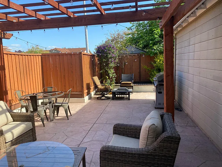 570 Altamont Dr — Photo 16