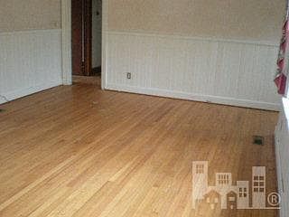 3rd image of 830 E Memorial Drive