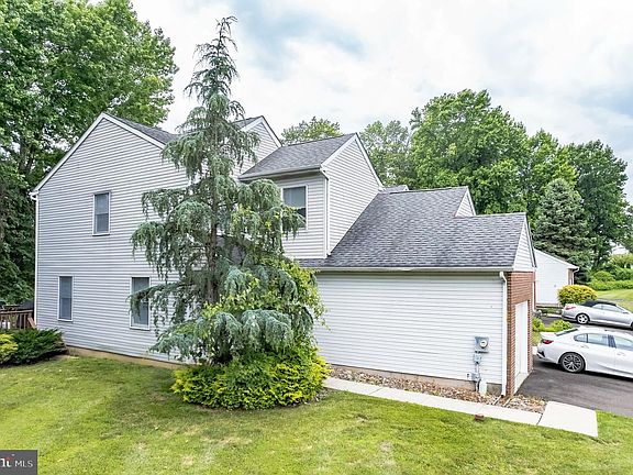 2nd image of 546 Princeton Ct