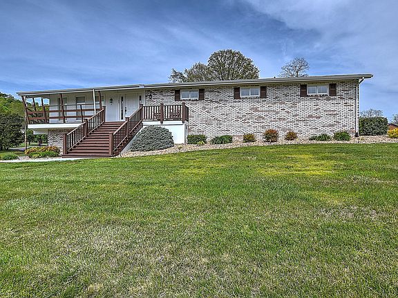 3rd image of 102 Richardson Dr