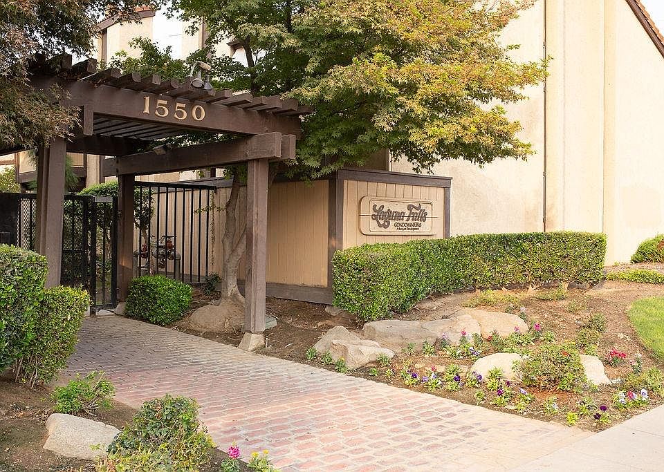 1st image of 1550 W Ashlan Ave APT 220