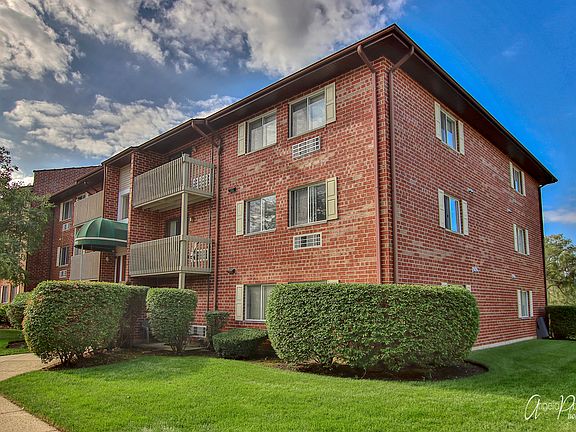 5th image of 900 N Lakeside Dr APT 1B
